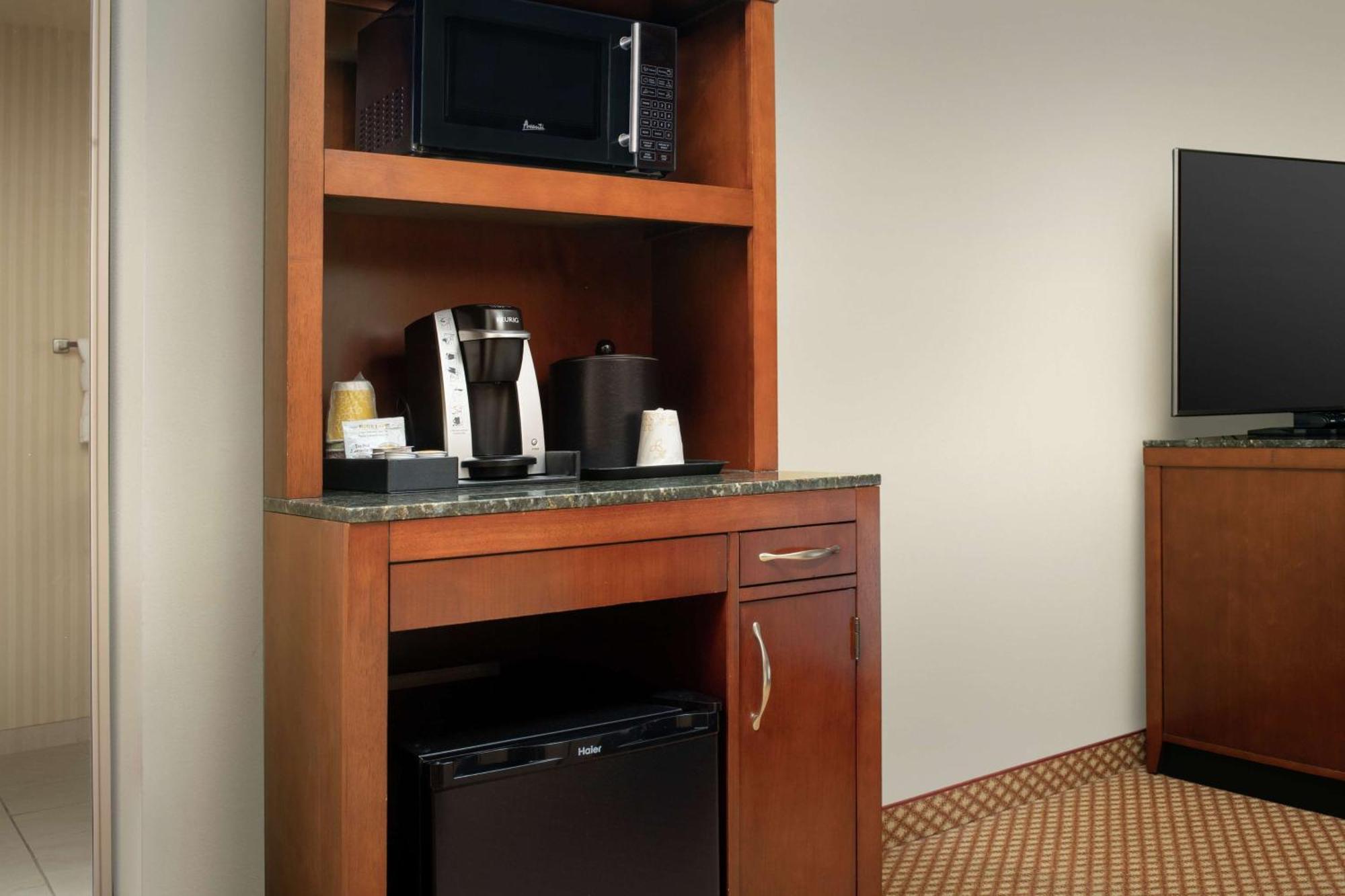 Hilton Garden Inn Одесса Экстерьер фото