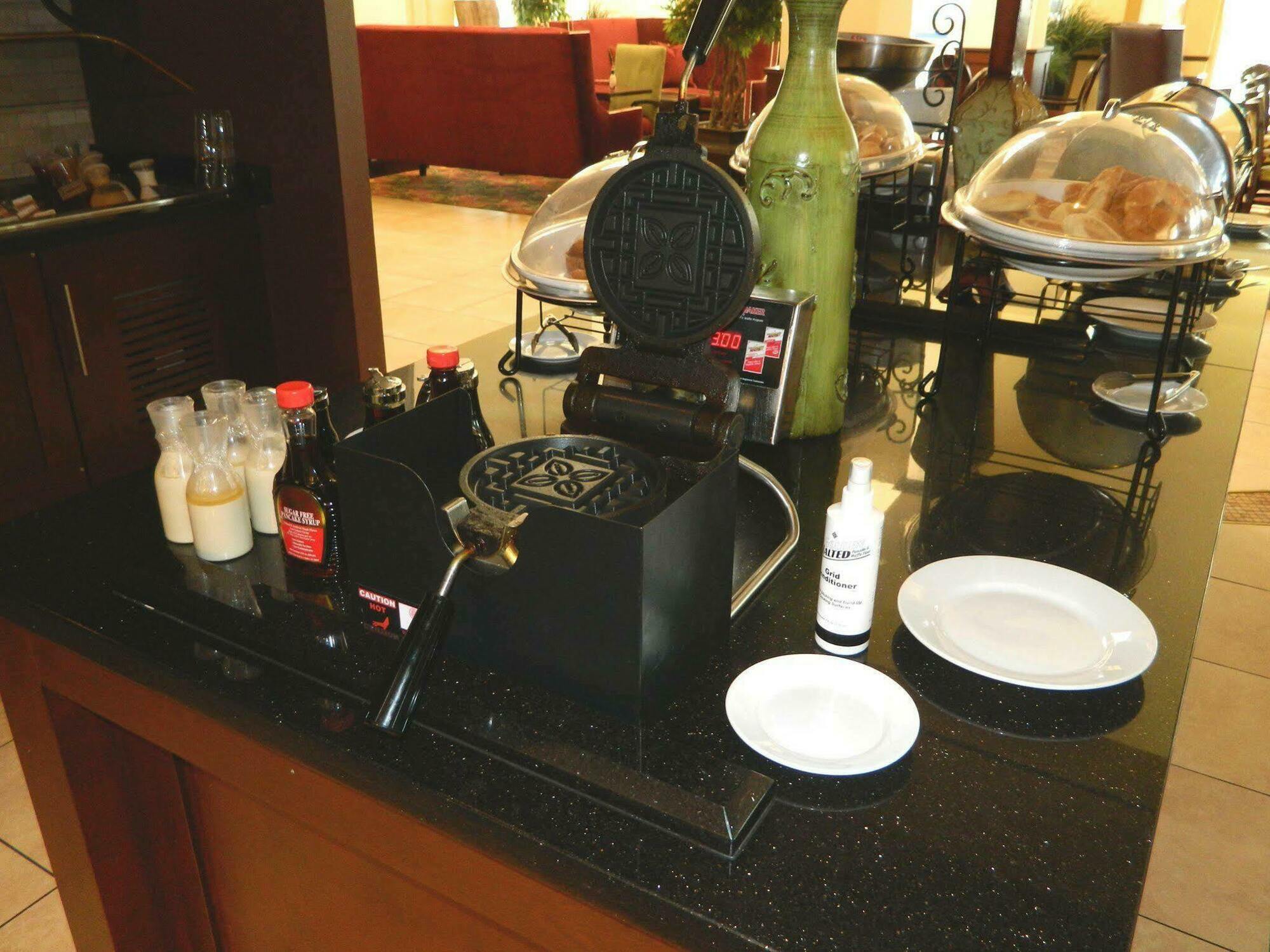 Hilton Garden Inn Одесса Экстерьер фото